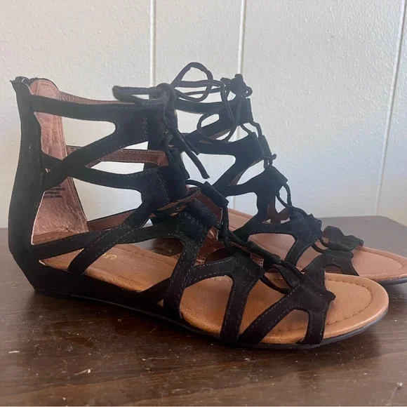 Crown Vintage Black Strappy Gladiator Sandals - Picture 1 of 6
